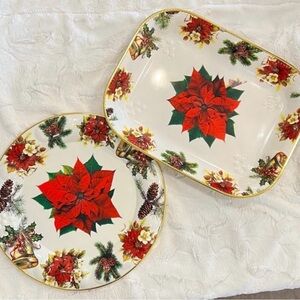 Source Unknown Festive Poinsettia Holiday Plates - Red and Green